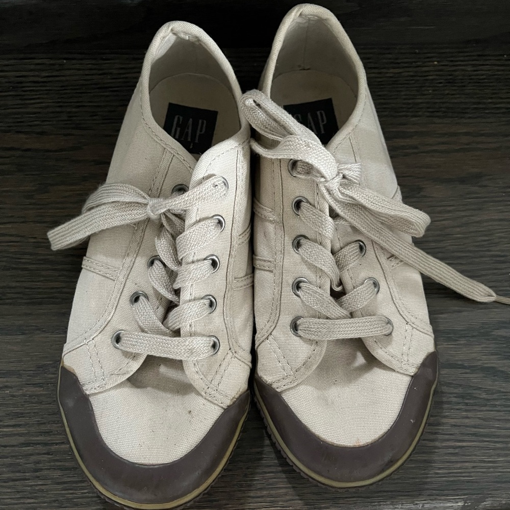 Gap boys shoes sz 3 VGUC (kids not toddler)